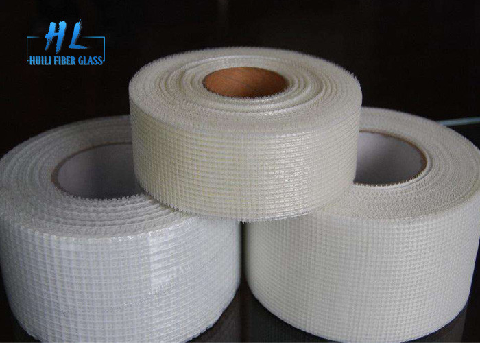 Alkali-bestendige glasvezel zelfklevende tape 50m rol tot 500°C hittebestendigheid